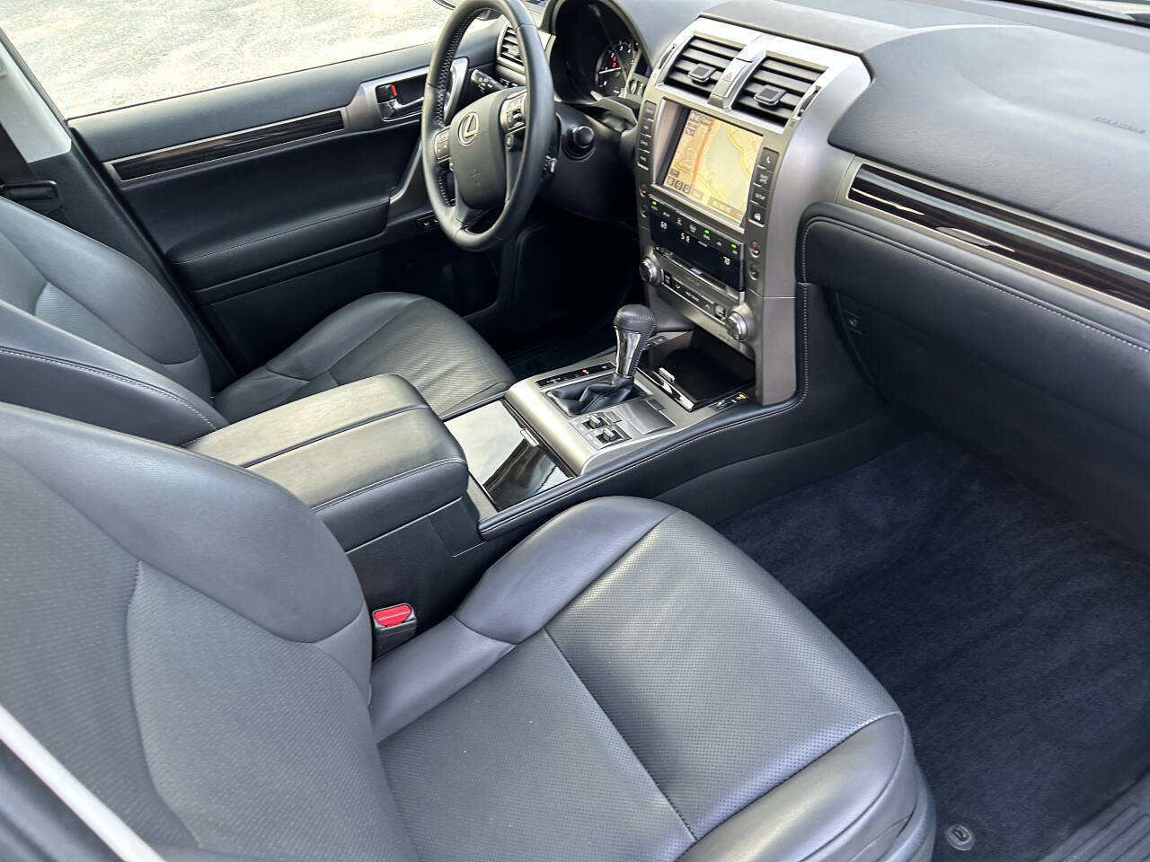 Used 2018 Lexus GX 460 image 33