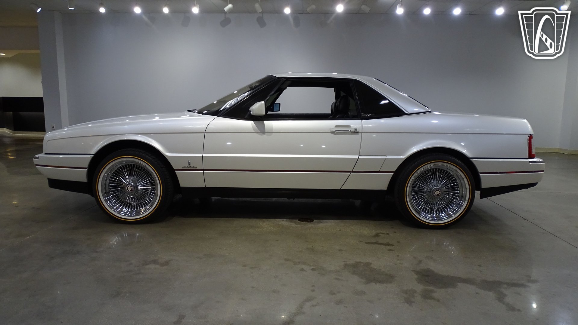 Used 1991 Cadillac Allante FWD image 6