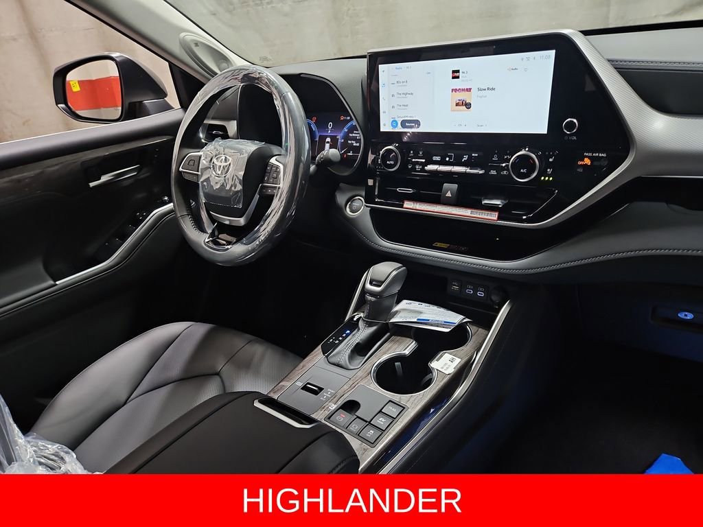 New 2026 Toyota Highlander Platinum image 30