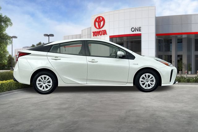 Used 2019 Toyota Prius LE FWD image 3