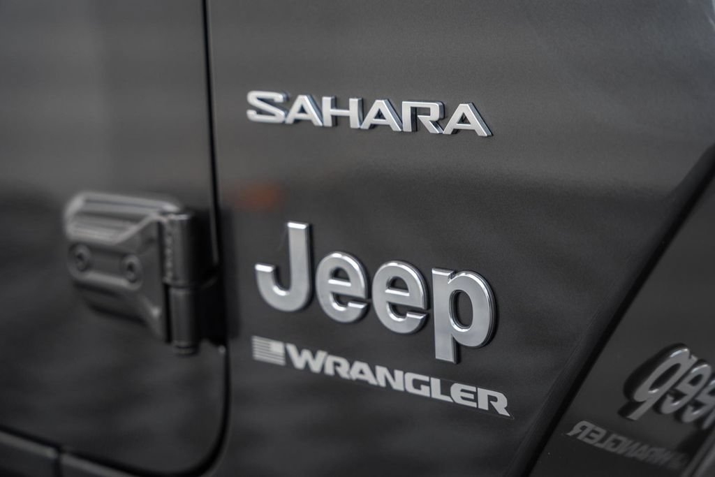 Used 2024 Jeep Wrangler Unlimited Sahara w/ Technology Group AWD/4WD image 18