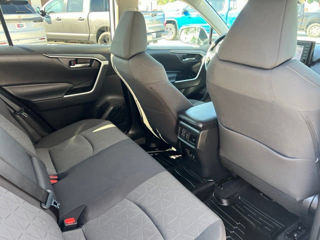 Used 2021 Toyota RAV4 XLE AWD/4WD image 18