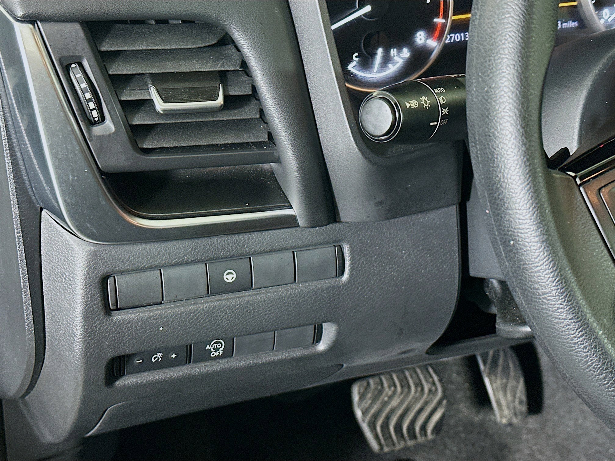 Used 2023 Nissan Rogue SV image 17