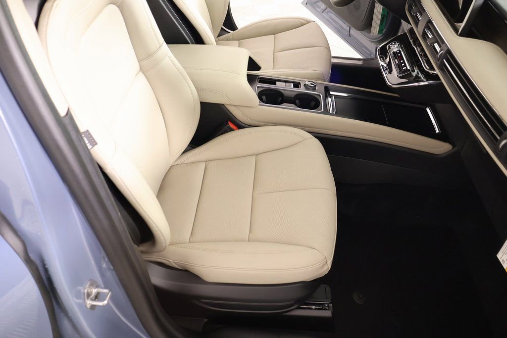 New 2026 Lincoln Corsair Grand Touring w/ Jet Appearance Package AWD/4WD image 14