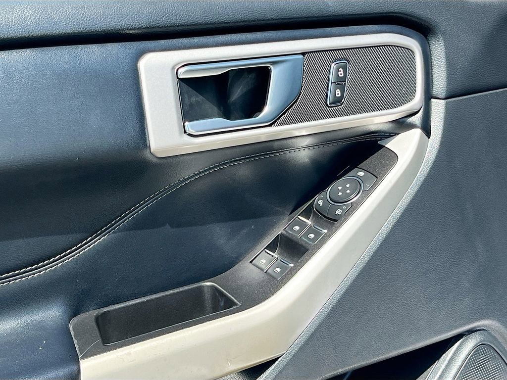 Used 2021 Ford Explorer XLT w/ Equipment Group 202A RWD image 18