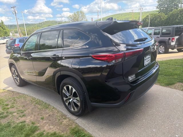 Used 2021 Toyota Highlander XLE AWD/4WD image 6