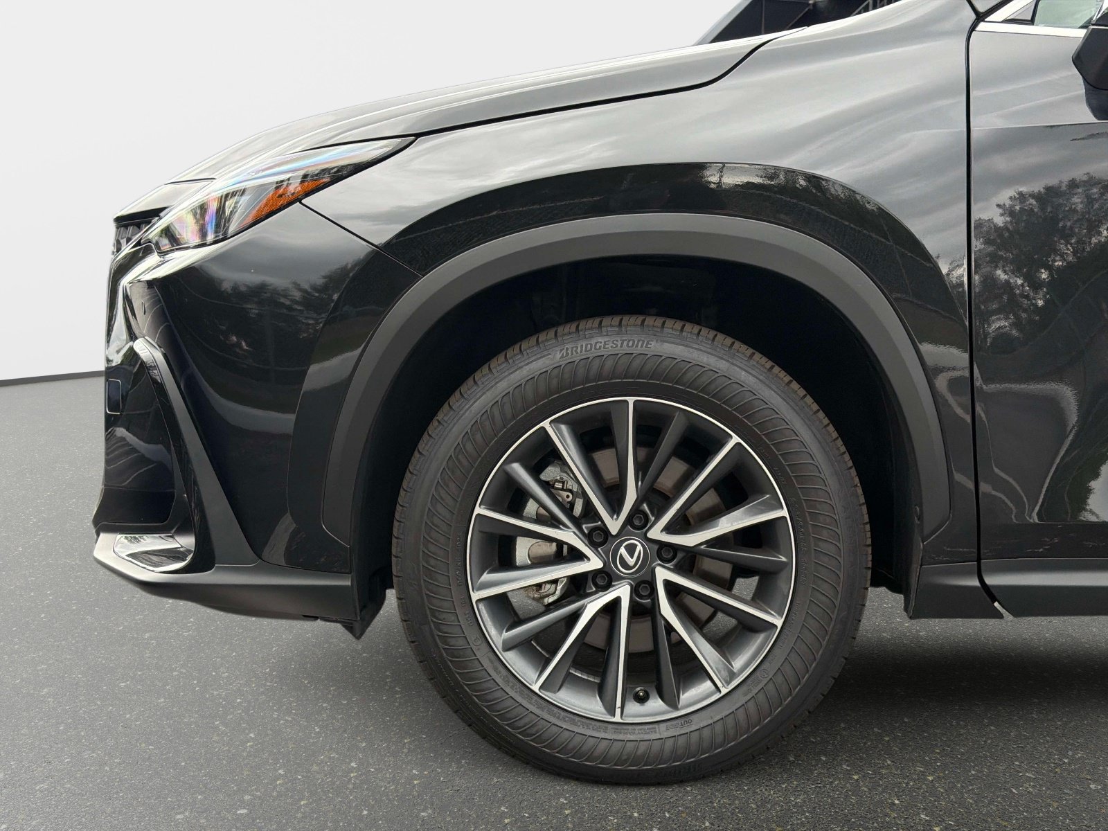 Used 2025 Lexus NX 250 FWD w/ Towing Package (2000 Lbs) image 12