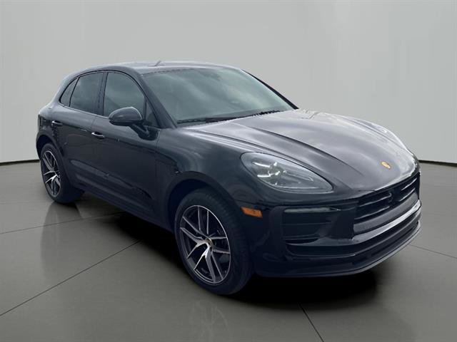Used 2023 Porsche Macan AWD/4WD image 7
