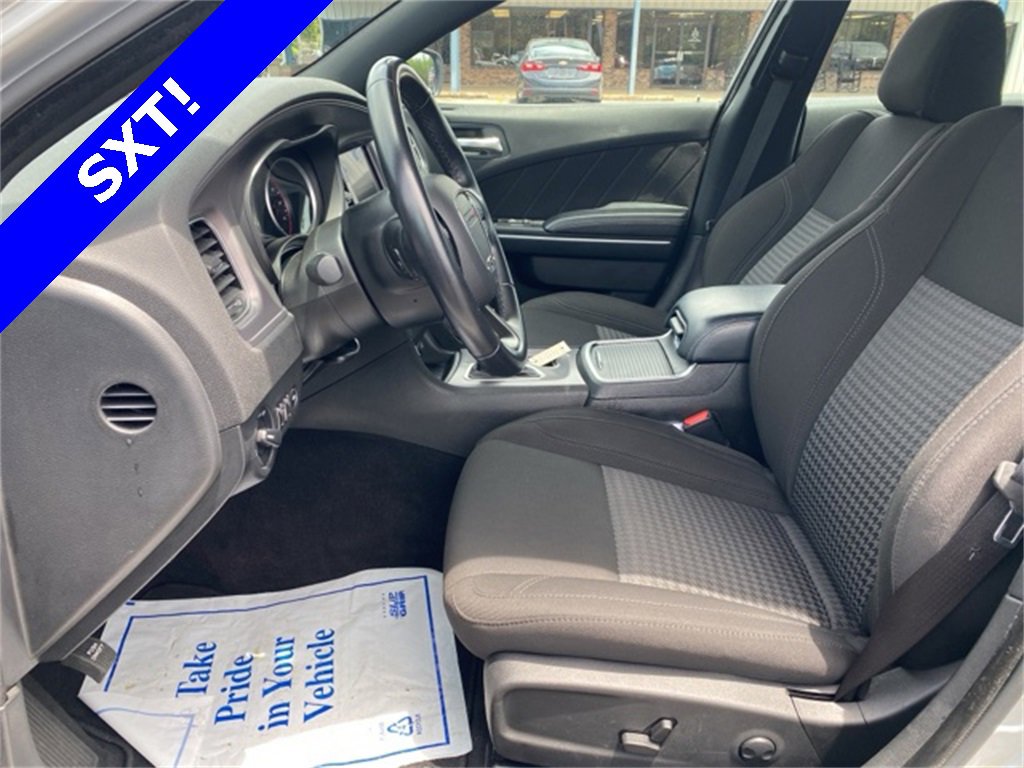 Used 2023 Dodge Charger SXT image 4