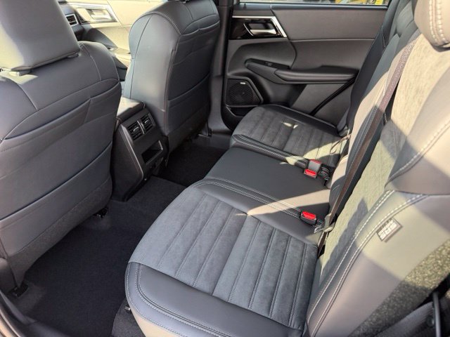 New 2026 Mitsubishi Outlander SE FWD image 18
