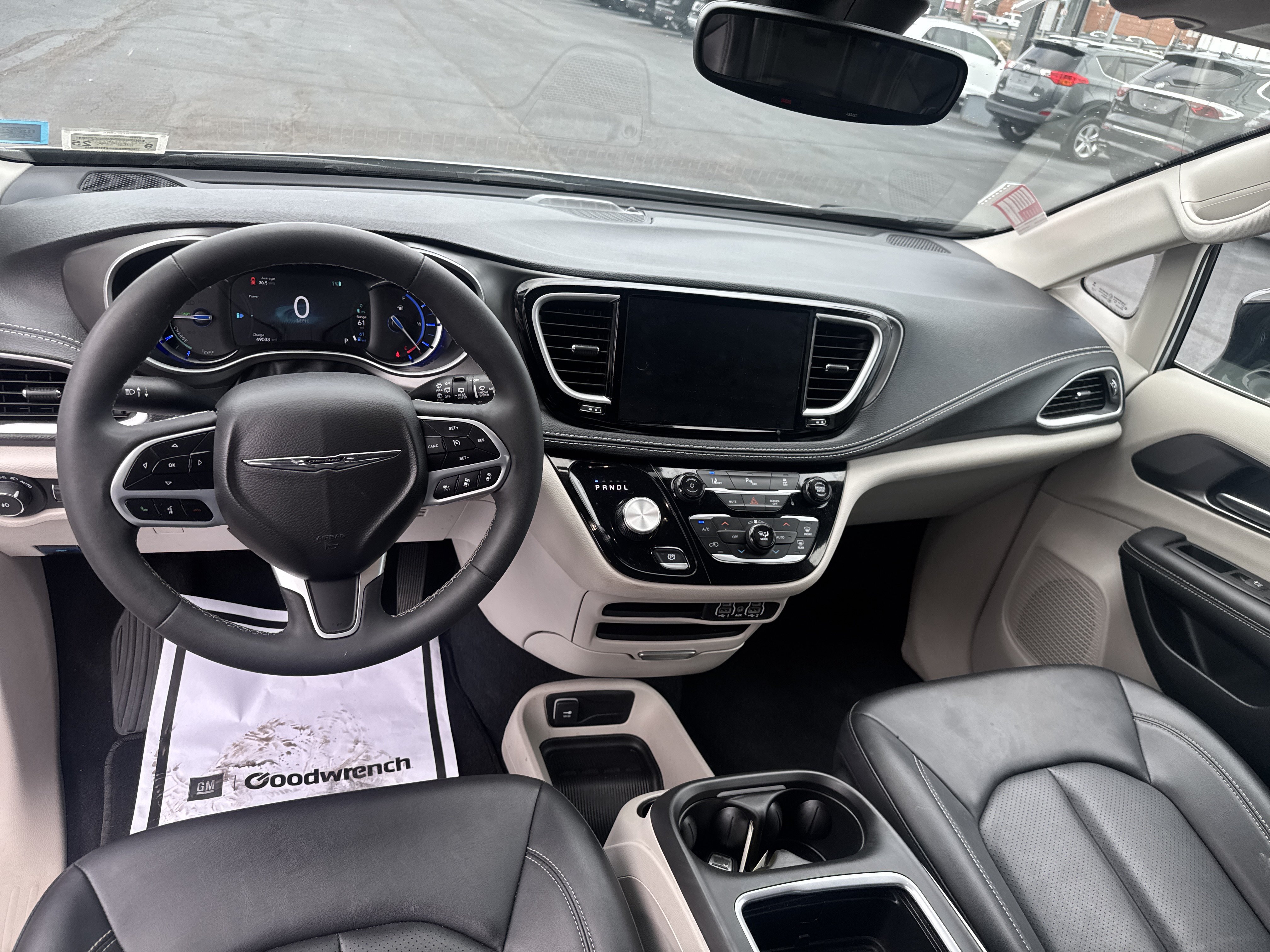 Used 2024 Chrysler Pacifica Limited FWD image 15