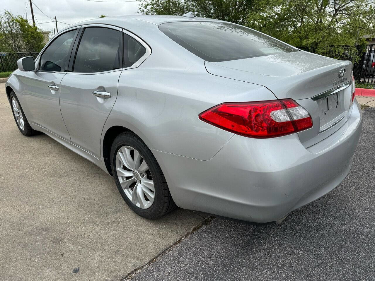 Used 2011 INFINITI M37 w/ Premium Pkg RWD image 7