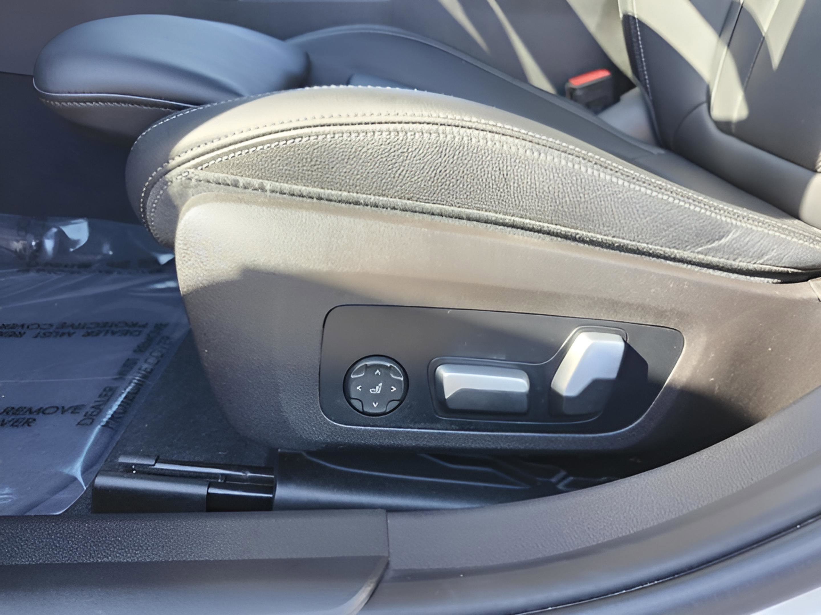 Certified 2023 BMW 330i Sedan w/ Driving Assistance Package image 10