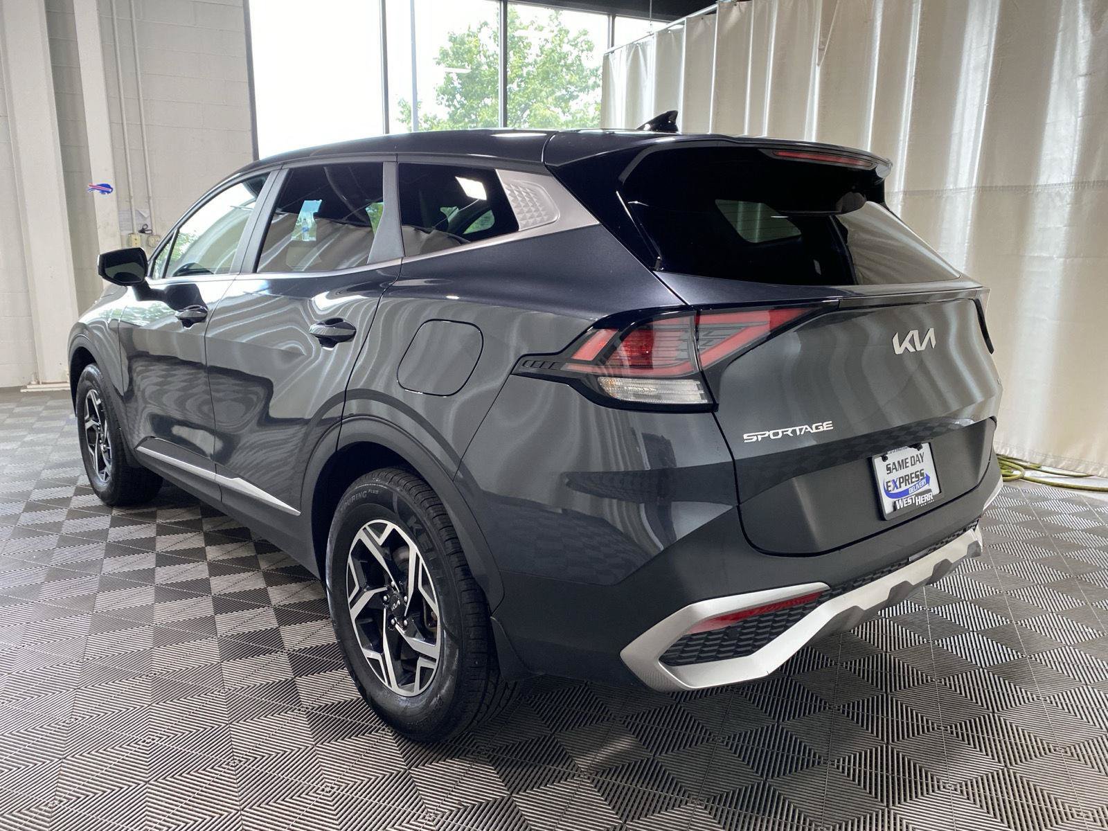 Used 2024 Kia Sportage LX AWD/4WD image 11