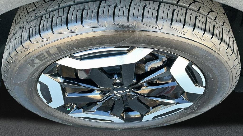 Used 2024 Kia Telluride EX w/ EX Captain's Chair Package FWD image 9