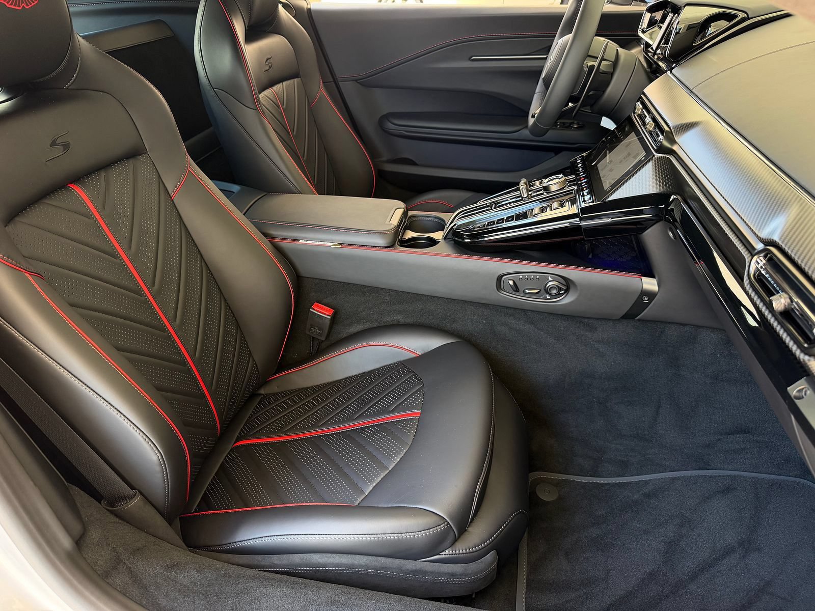 New 2026 Aston Martin V8 Vantage S RWD image 14