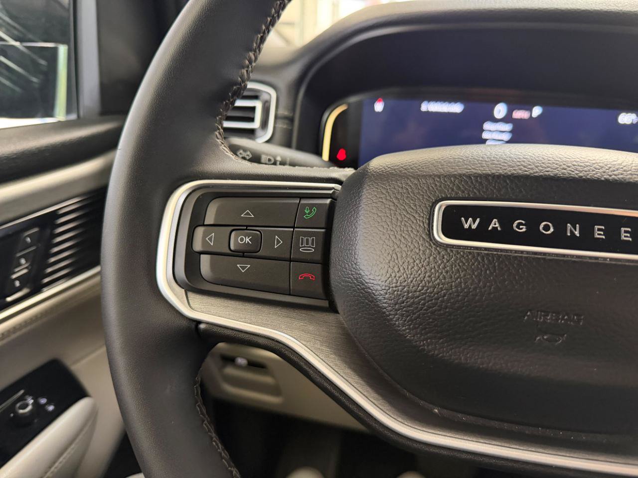 Used 2025 Jeep Wagoneer Series II AWD/4WD image 34