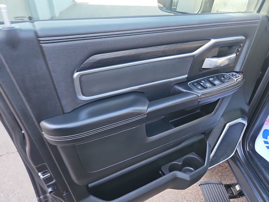 Used 2023 RAM 3500 Laramie AWD/4WD image 10