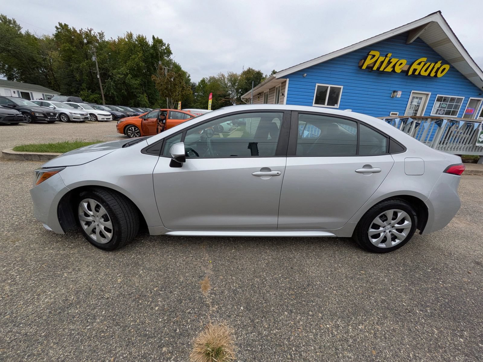 Used 2023 Toyota Corolla LE FWD image 2
