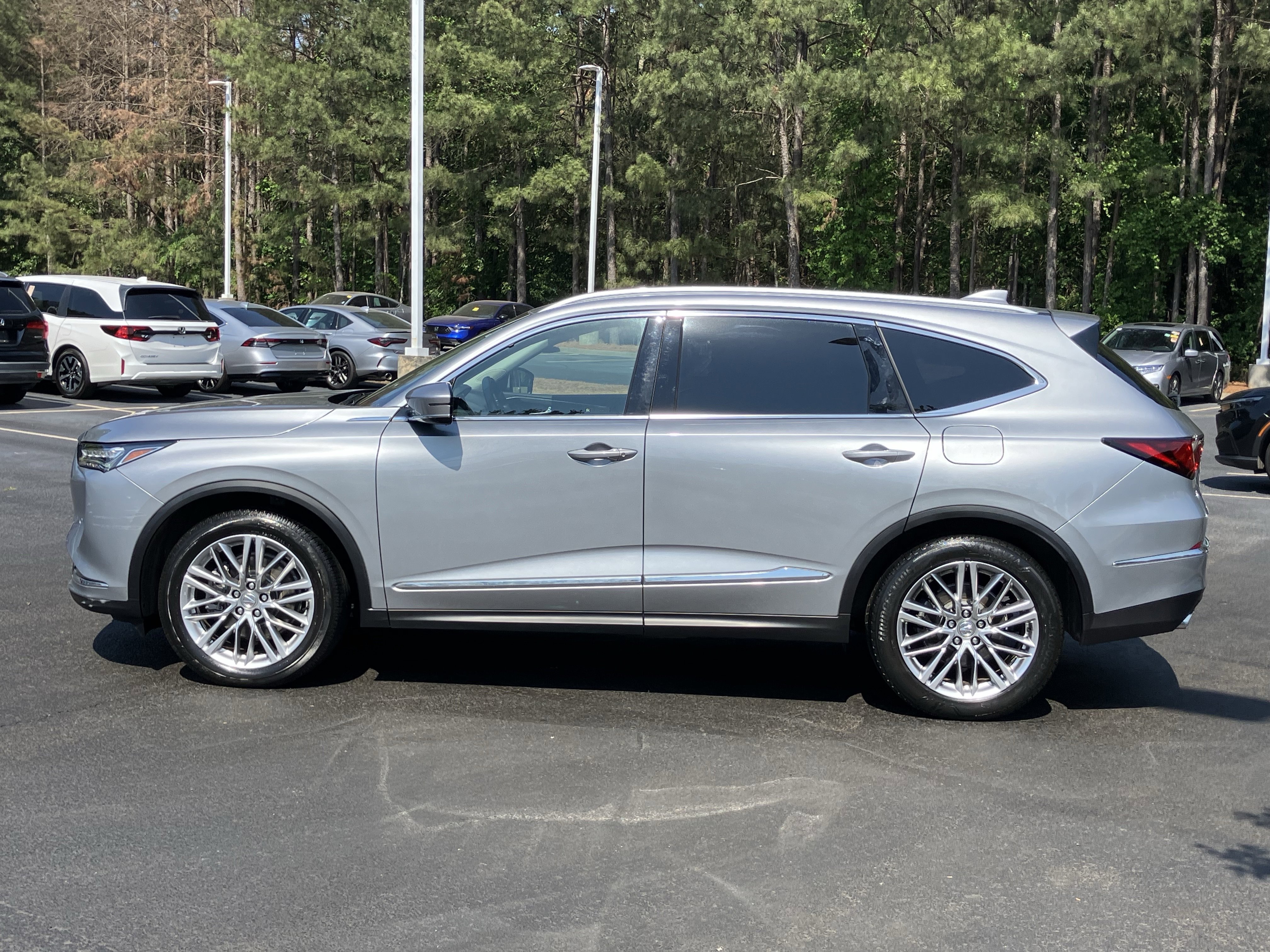 Used 2023 Acura MDX SH-AWD w/ Advance Package image 7