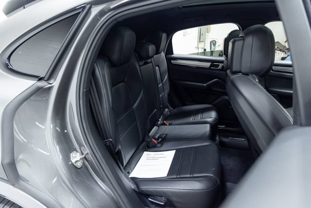 Used 2020 Porsche Cayenne AWD/4WD image 24