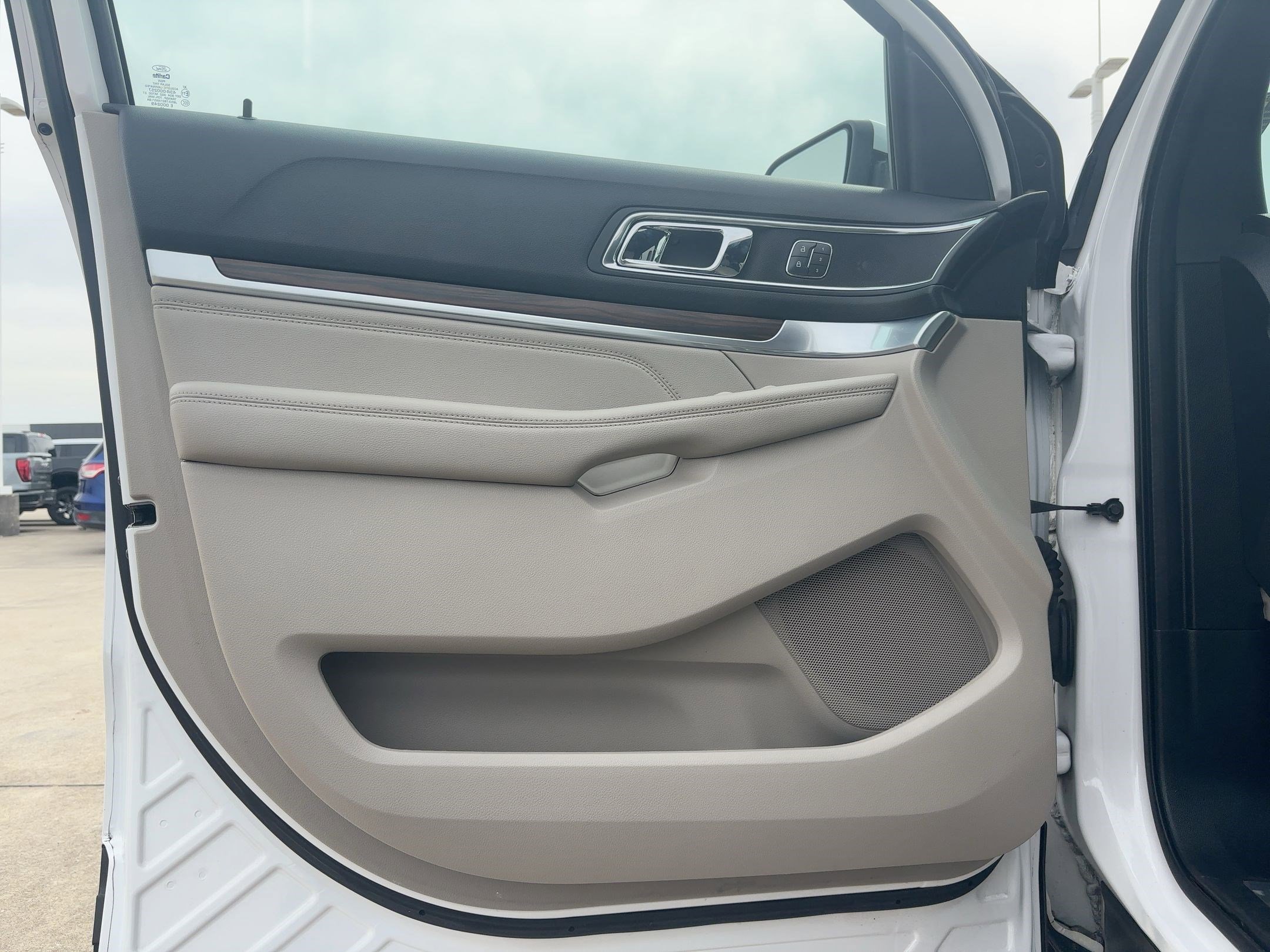 Used 2019 Ford Explorer Limited image 13