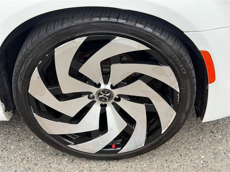 Used 2019 Chrysler 300 Touring w/ Sport Appearance Package RWD image 18