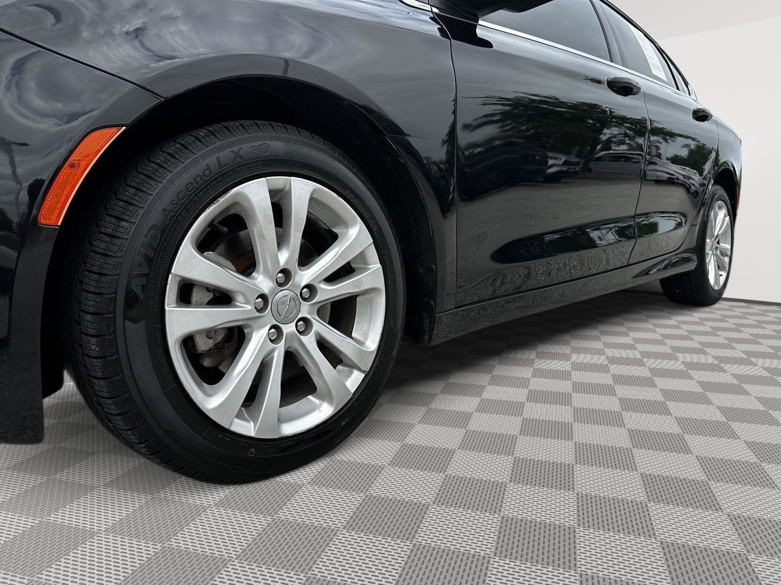 Used 2016 Chrysler 200 Limited w/ Convenience Group FWD image 6