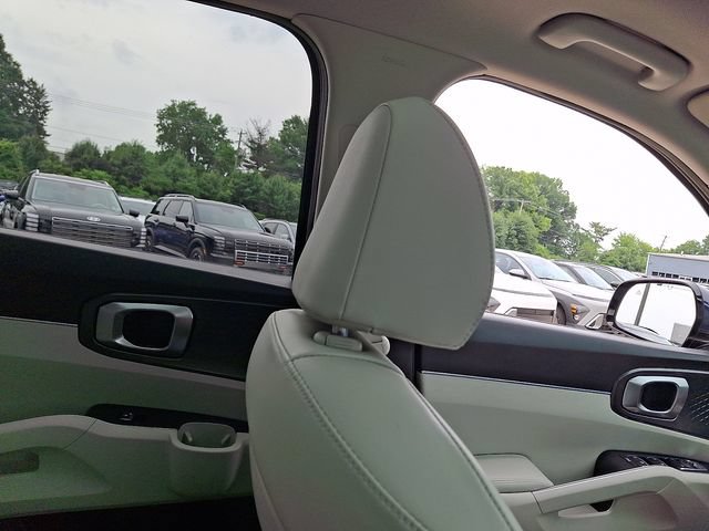 Used 2024 Kia Sorento S w/ Panoramic Sunroof Package FWD image 13