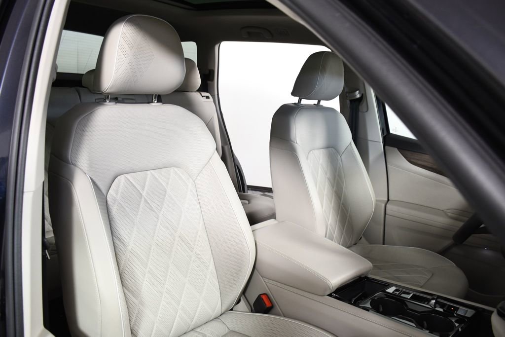 Used 2025 Volkswagen Atlas SEL Premium R-Line image 20