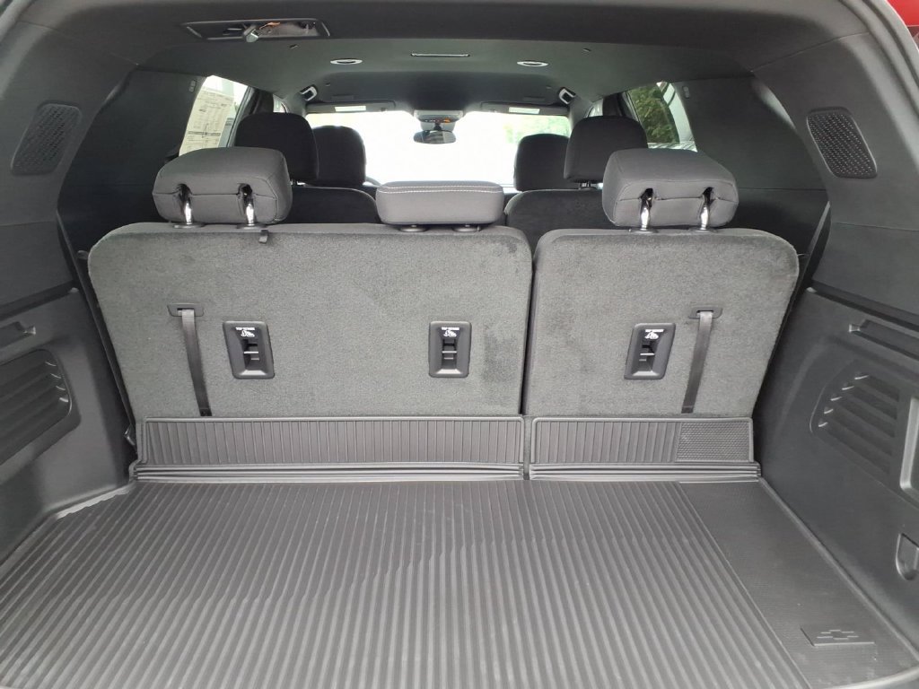 New 2027 Chevrolet Traverse LT FWD image 17