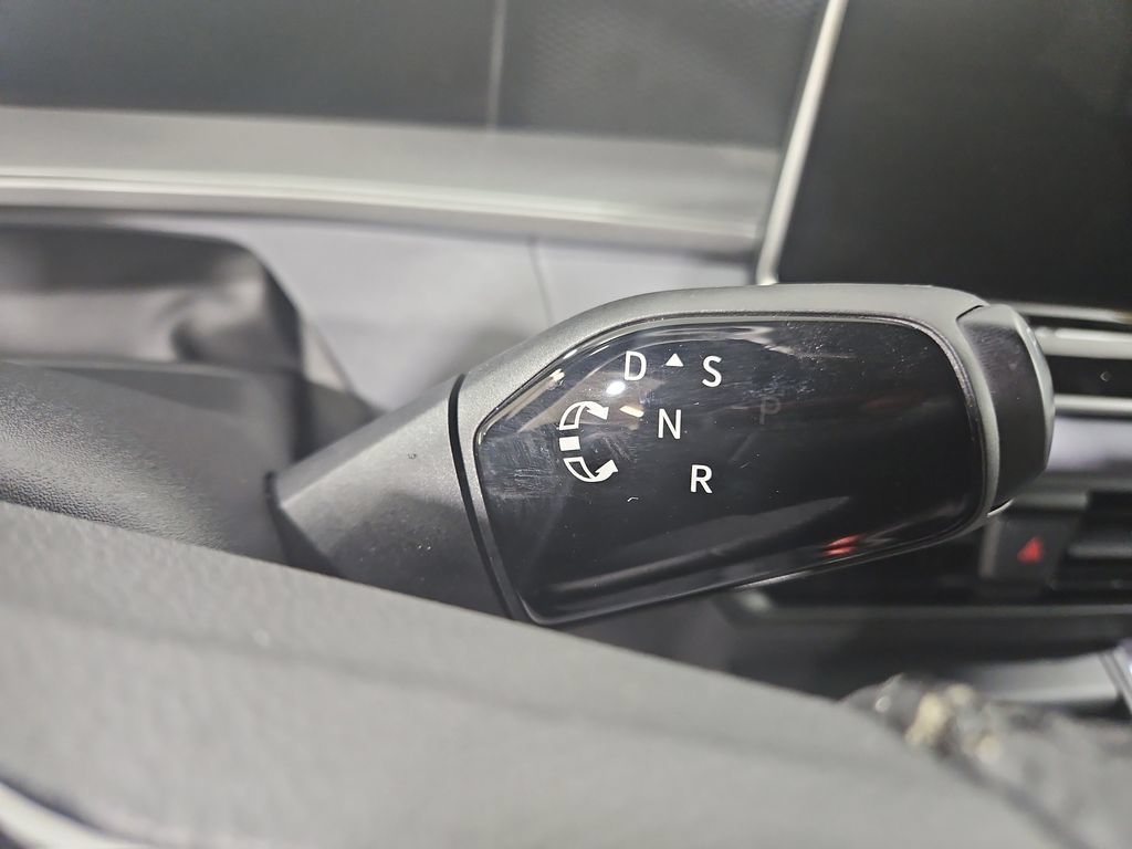 Certified 2025 Volkswagen Tiguan SE R-Line AWD/4WD image 23