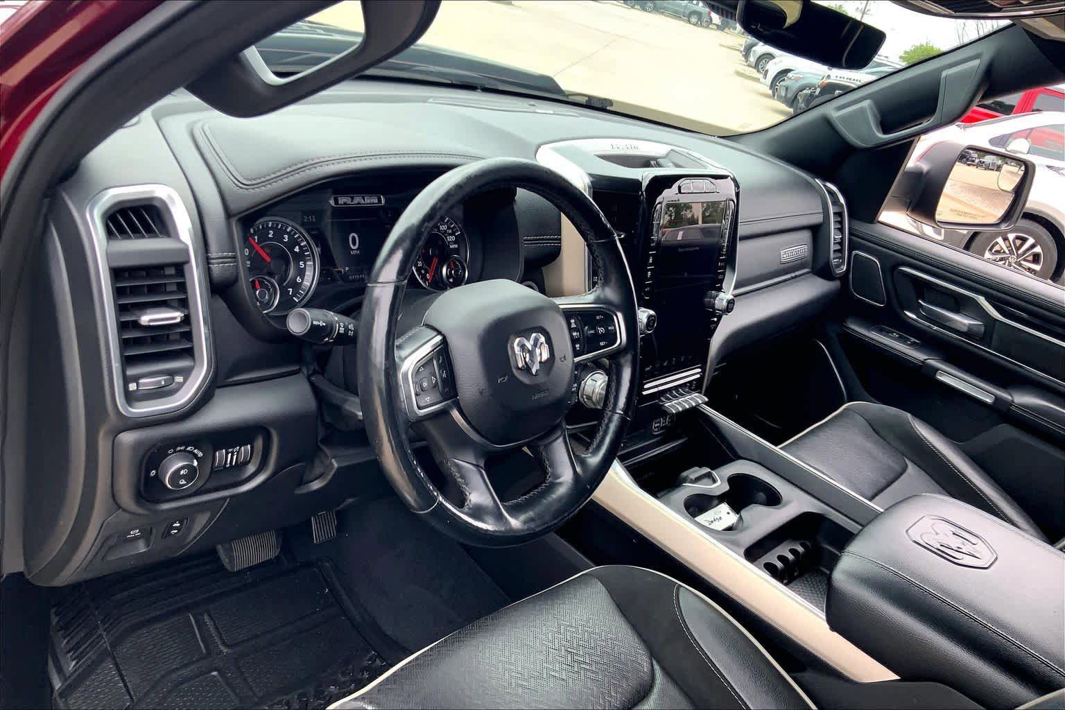 Used 2019 RAM 1500 Laramie AWD/4WD image 18