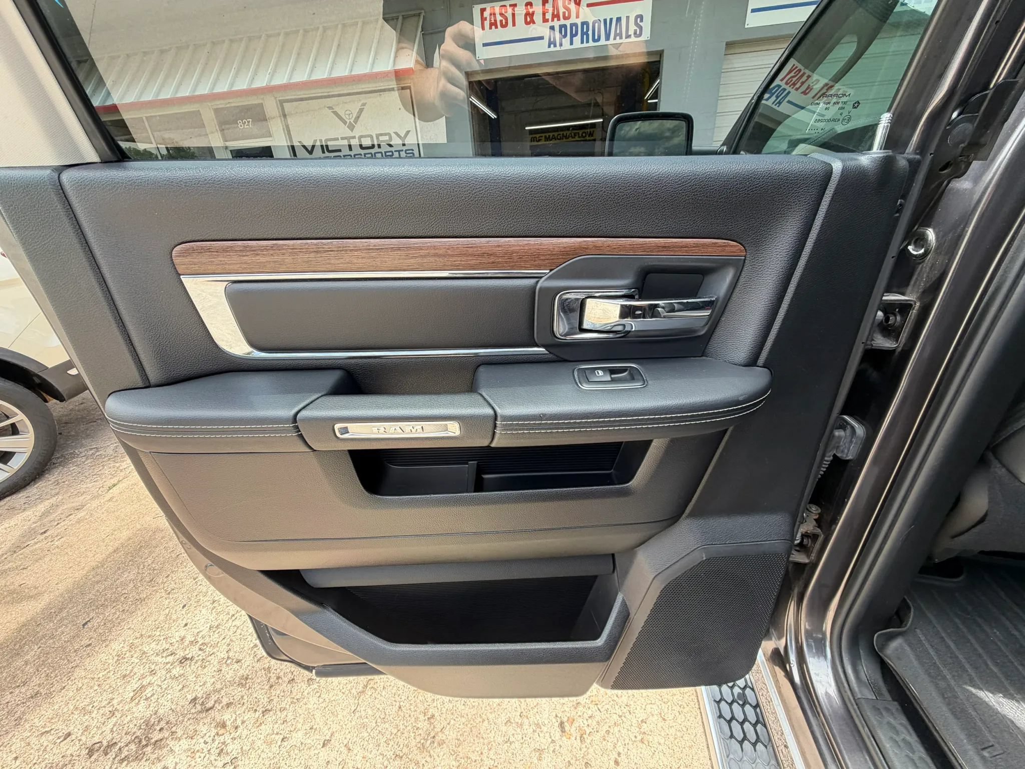 Used 2014 RAM 1500 Laramie w/ Convenience Group AWD/4WD image 20