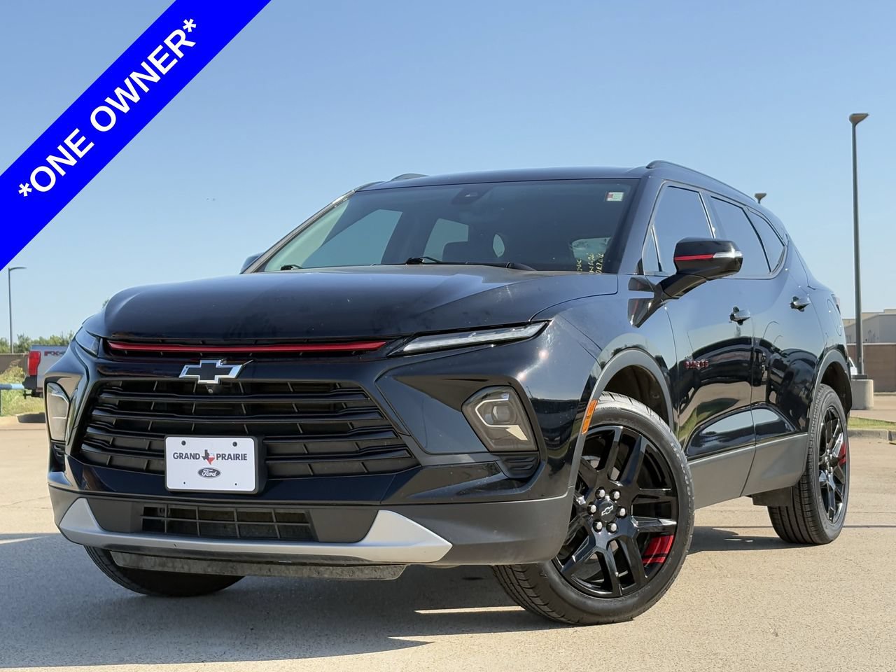Used 2024 Chevrolet Blazer LT w/ Sound & Technology Package FWD image 2