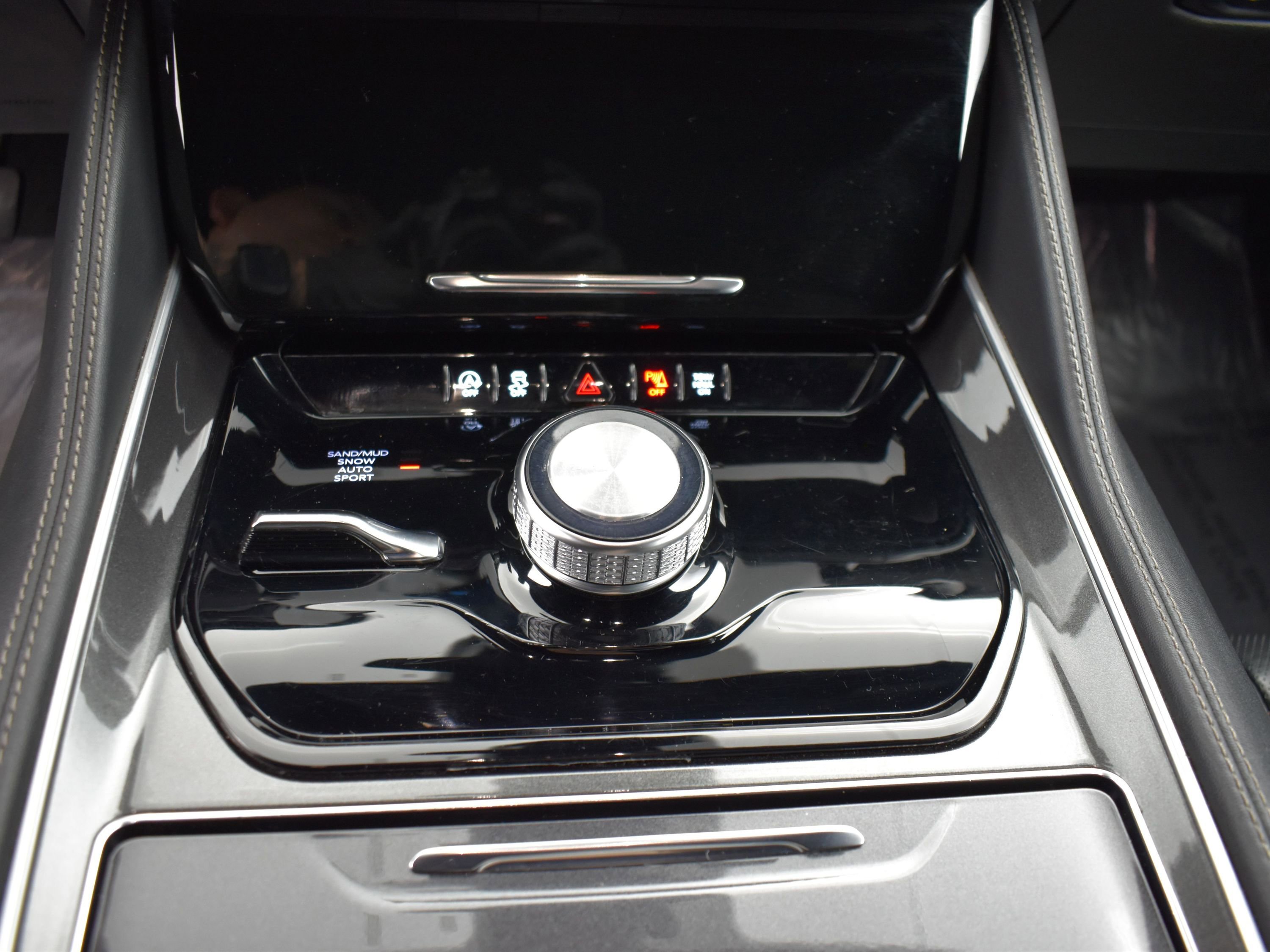 Used 2024 Jeep Wagoneer L 4WD image 14