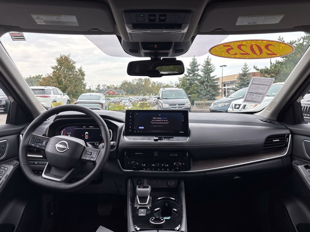Used 2025 Nissan Rogue Platinum AWD/4WD image 15