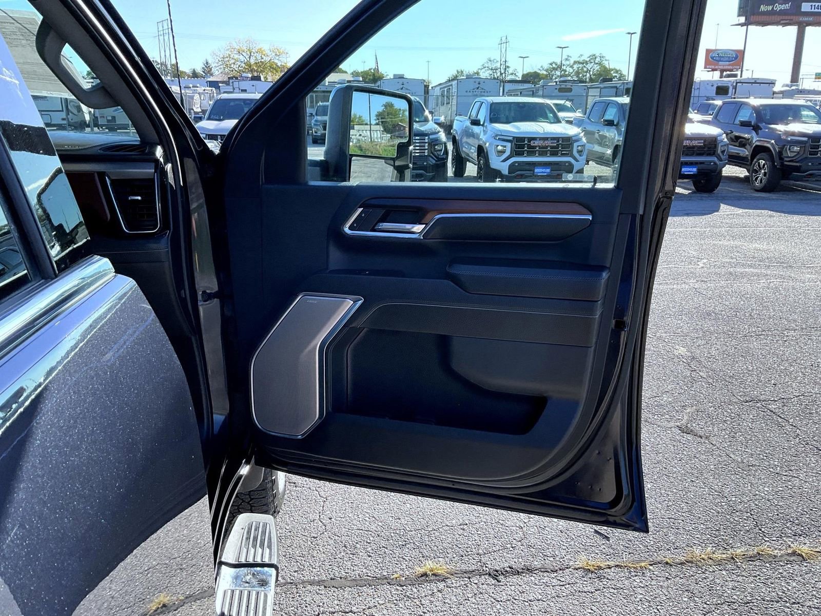 Used 2024 GMC Sierra 3500 Denali w/ Technology Package image 16