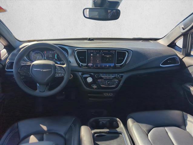 Used 2023 Chrysler Pacifica Touring-L w/ S Appearance Package image 24