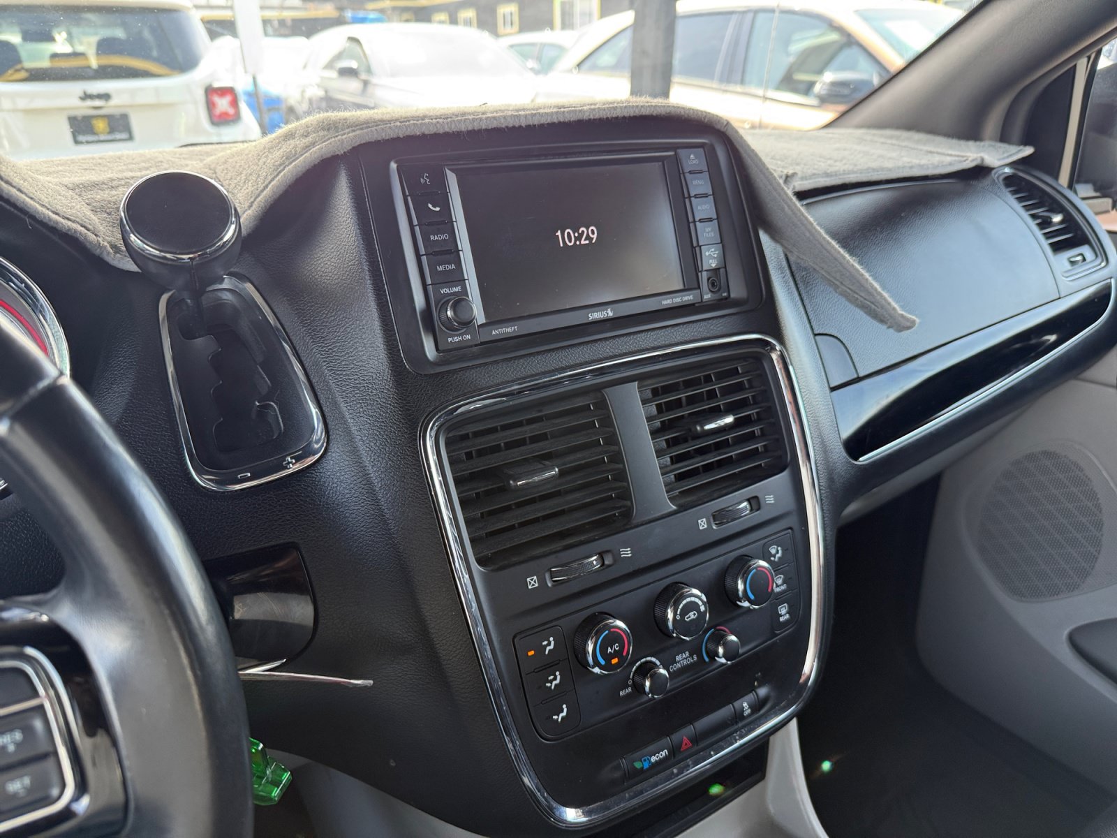 Used 2019 Dodge Grand Caravan SXT FWD image 16