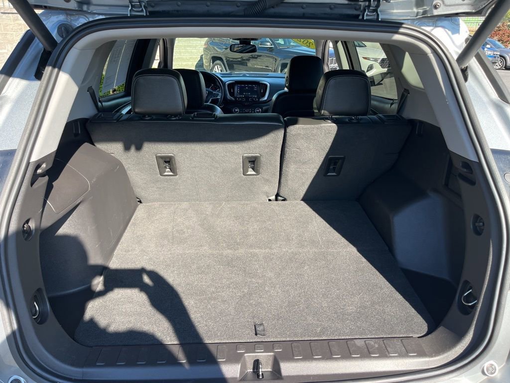 Used 2024 GMC Terrain SLT image 15