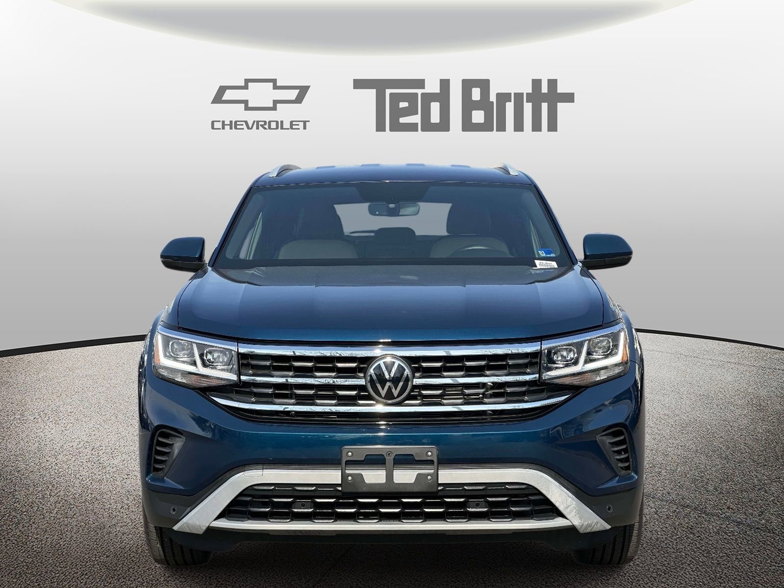 Used 2022 Volkswagen Atlas Cross Sport SE AWD/4WD image 2