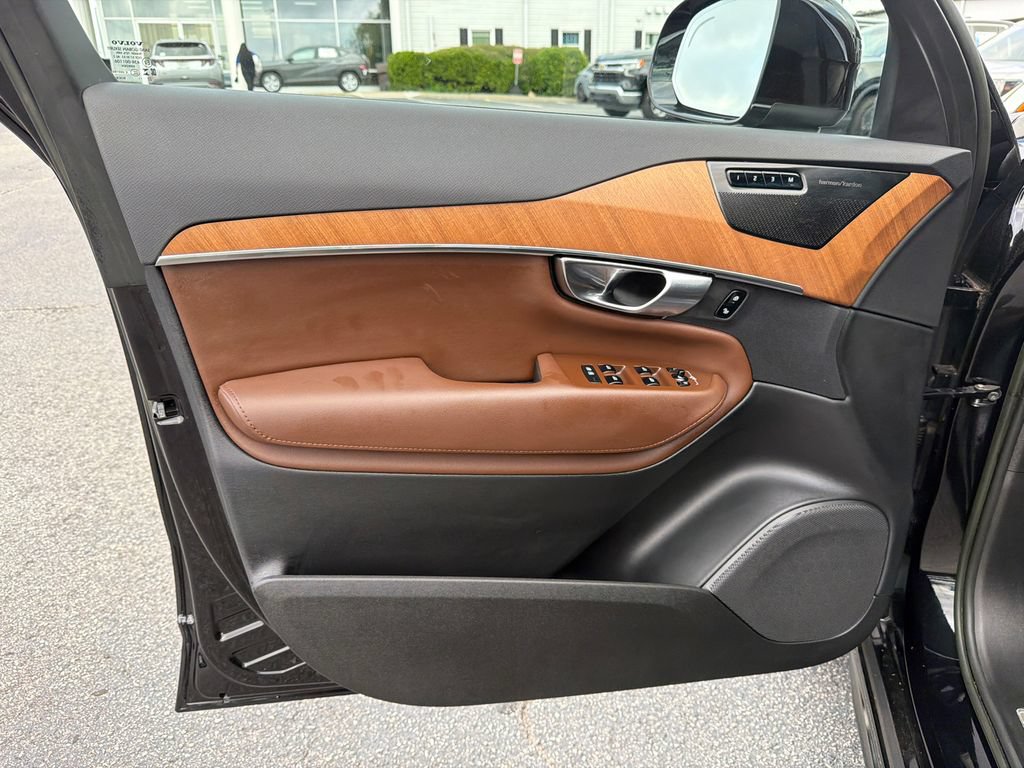 Used 2023 Volvo XC90 B6 Plus AWD/4WD image 10