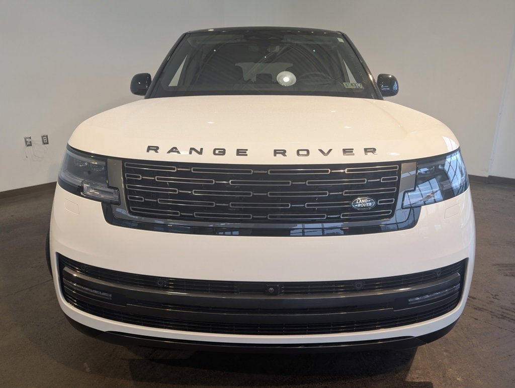 Used 2025 Land Rover Range Rover Long Wheelbase SE image 2