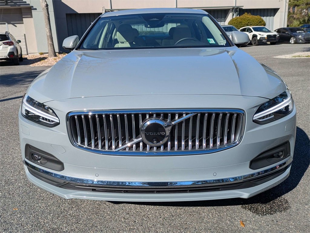 Used 2025 Volvo S90 B6 Plus image 9