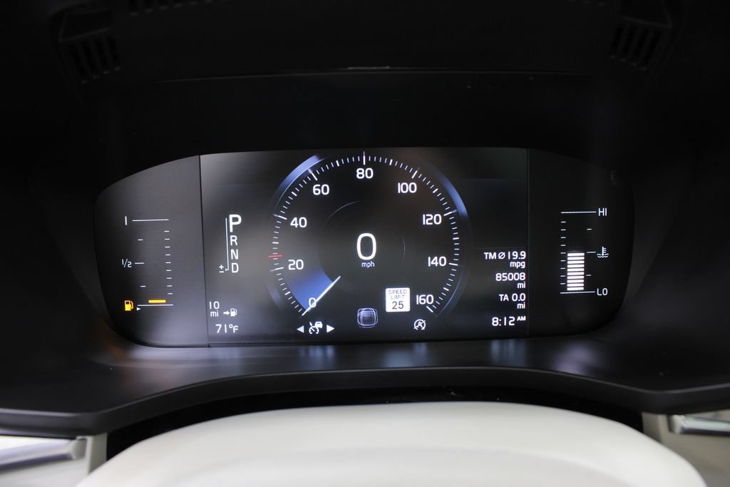 Used 2018 Volvo XC60 T6 Momentum w/ Convenience Package AWD/4WD image 10