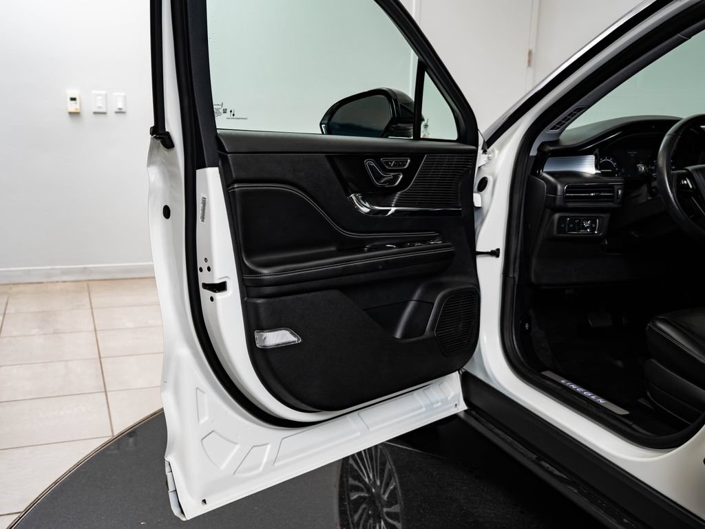 Used 2022 Lincoln Corsair AWD w/ Premium Package image 26