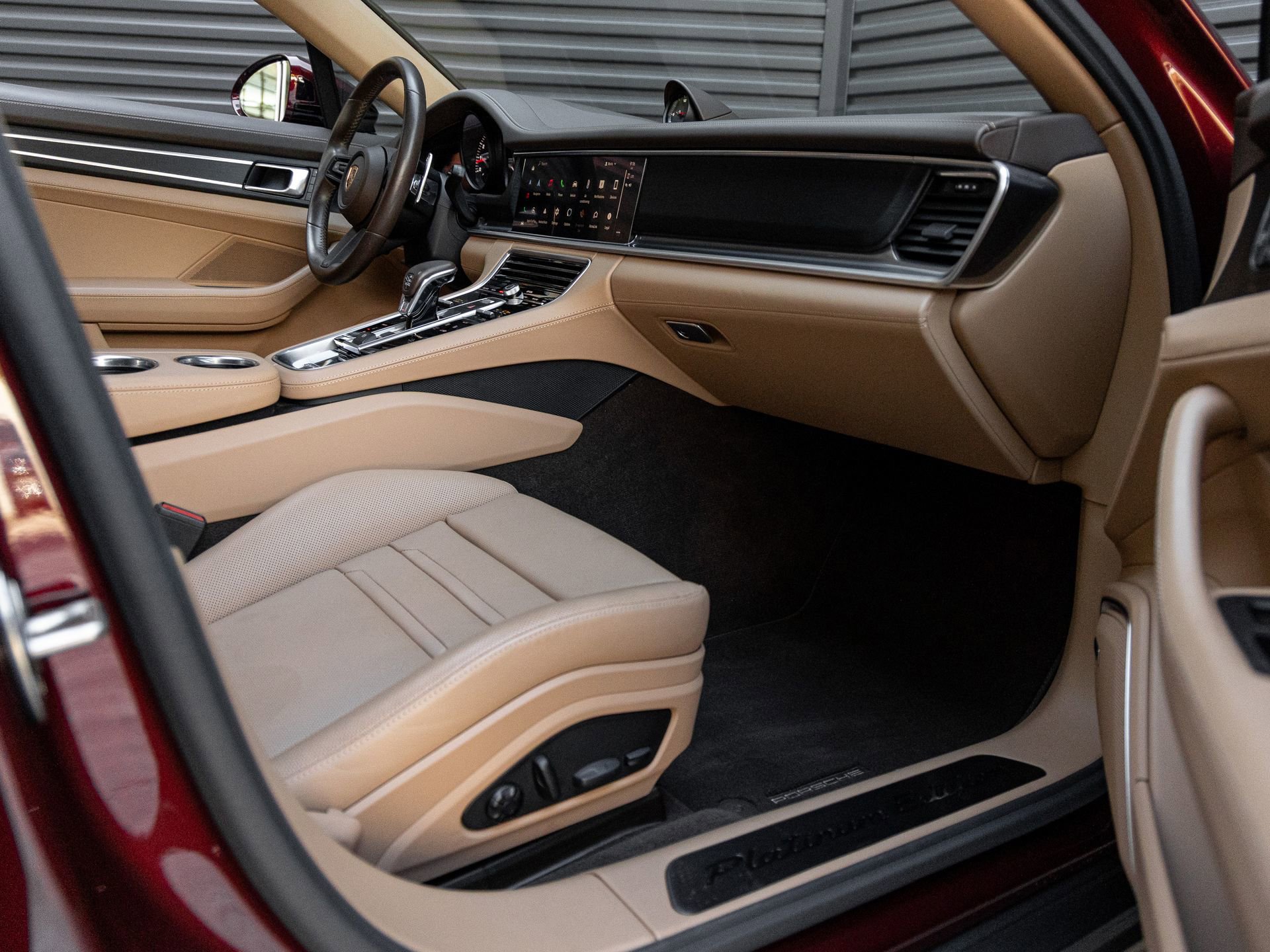 Certified 2023 Porsche Panamera Platinum Edition image 36