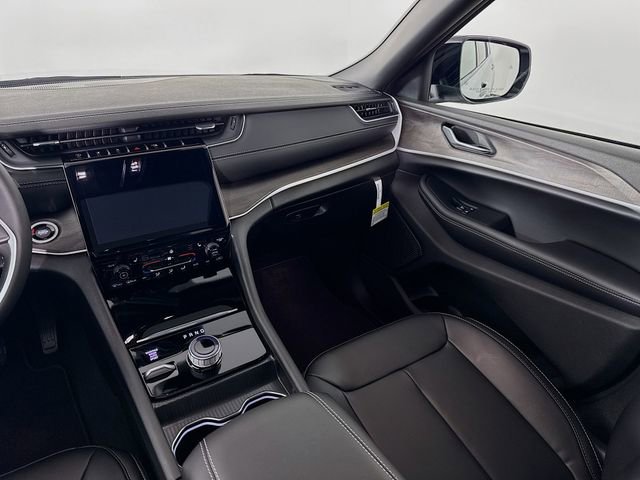 New 2025 Jeep Grand Cherokee L Limited w/ Trailer Tow Package image 27