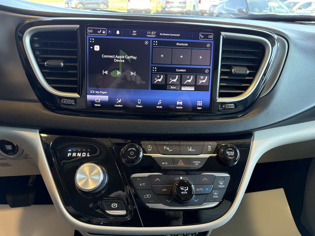 Used 2021 Chrysler Pacifica Touring-L FWD image 16